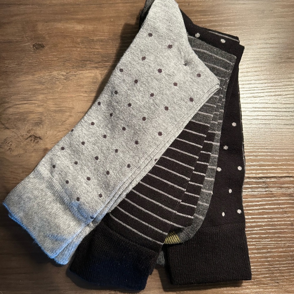 4 Pairs of Men's Gray and Black Patterned Dress Socks